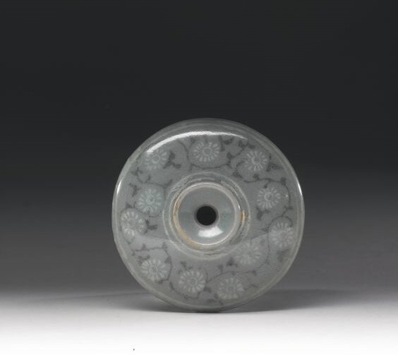 A Korean slip-inlaid celadon stoneware oil bottle, Goryeo dynasty, 13th century2