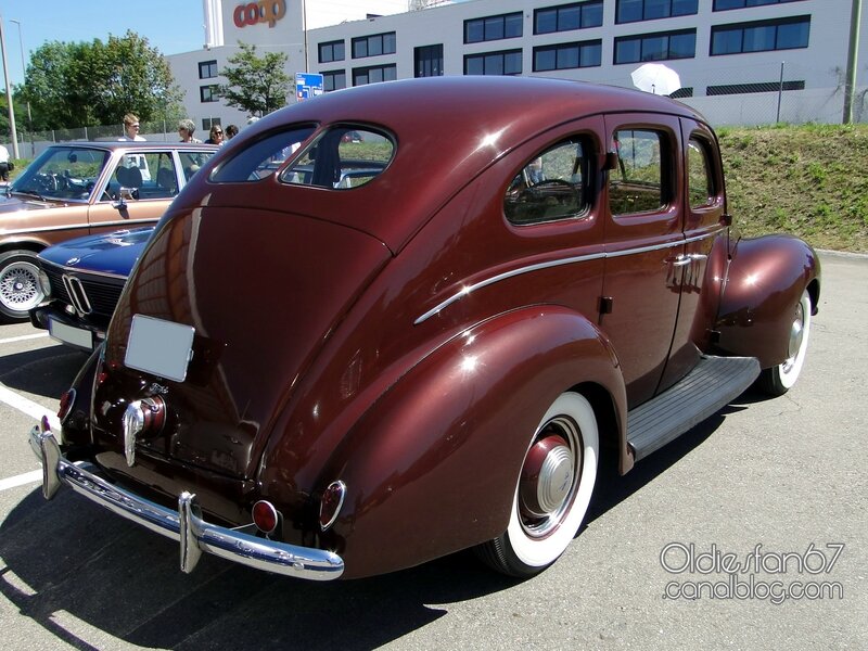 ford-deluxe-fordor-sedan-1939-02