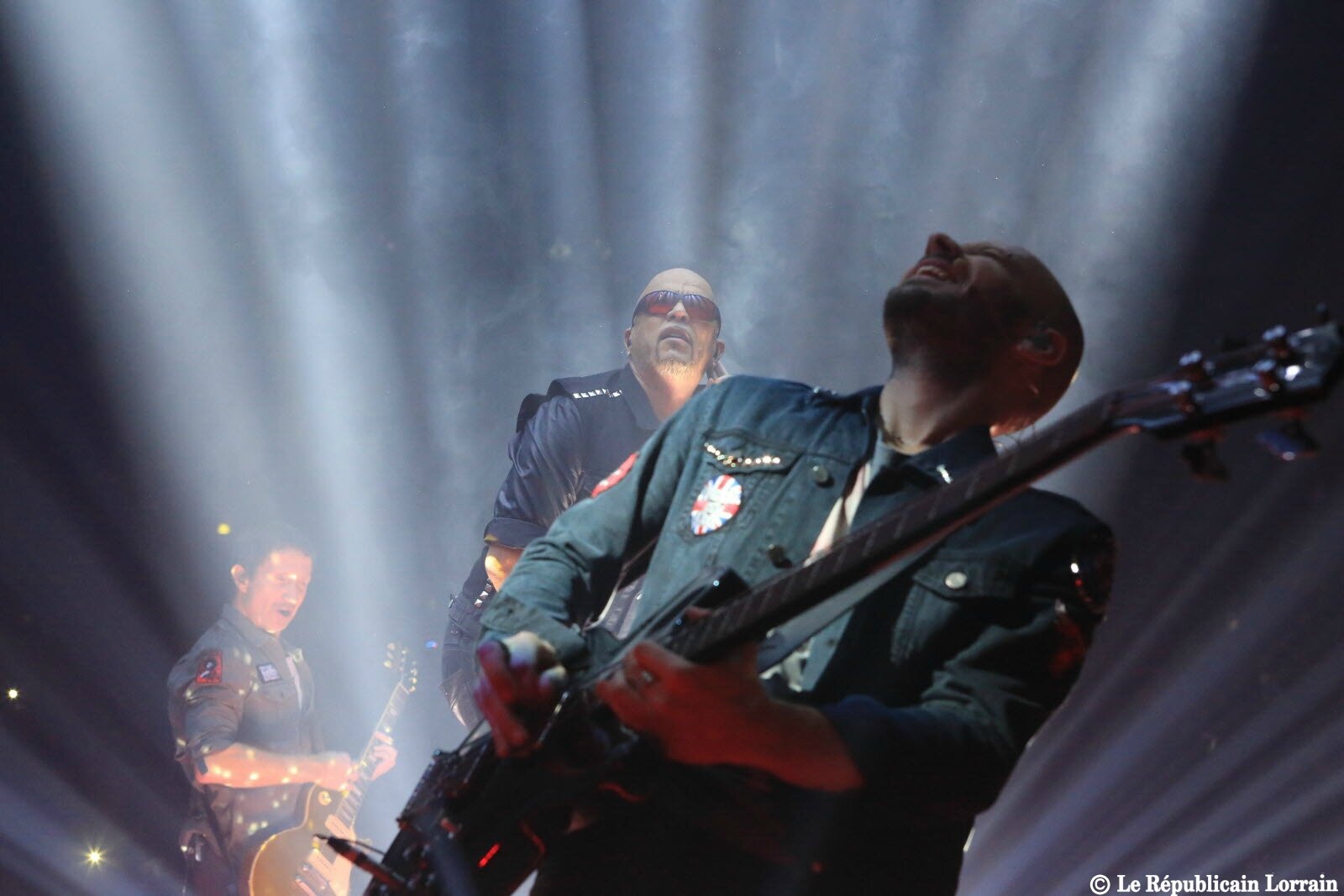 pascal-obispo-a-enflamme-le-galaxie-d-amneville-hier-soir-pour-le-plus-grand-plaisir-de-ses-fans-venus-en-nombre-photo-gilles-wirtz (13)
