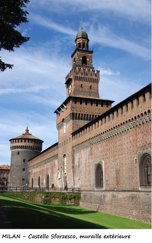 MILAN Castello Sforzesco-enfilade de la muraille extérieure avec la tour de Filarète - wikimedia