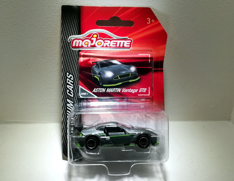 Aston Martin Vantage GT8 (Majorette) 01