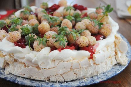 Pavlova cerises et fraises blanches pour les 18 ans officiels recettes dessert Pavlova