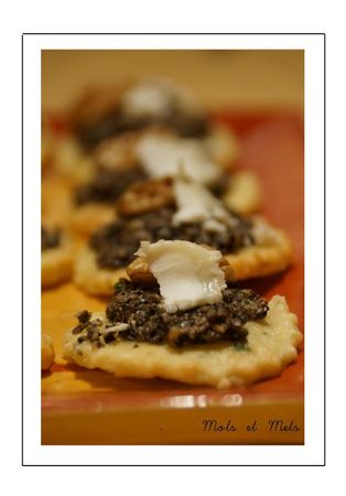 Biscuits comté - caviar d'olive