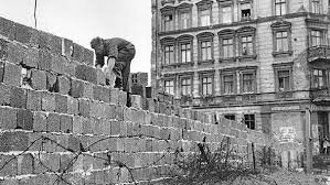 Résultat de recherche d'images pour "image de mur de berlin"