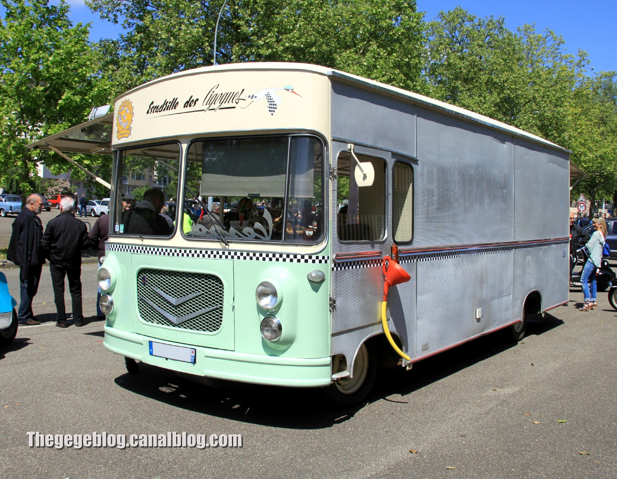 Citroen HY marchand carrossé par Gordia de 1965 (Retrorencard juin 2013) 01