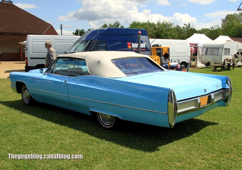 Cadillac deville convertible de 1967 (Retro Meus Auto Madine 2012) 02