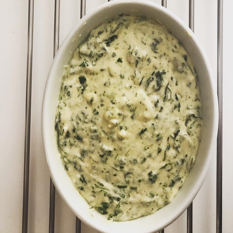 soufflé aux épinards, à l'ail des ours et au beaufort avant cuisson