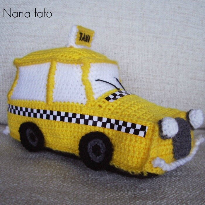taxi-jaune-crochet-cote1