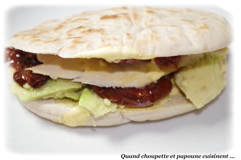 pain pitta poulet froid, avocat, tomates séchées maison-2637