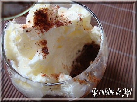 recettes MOUSSE AU CHOCOLAT ET SA CHANTILLY AU SIPHON A LA POIRE