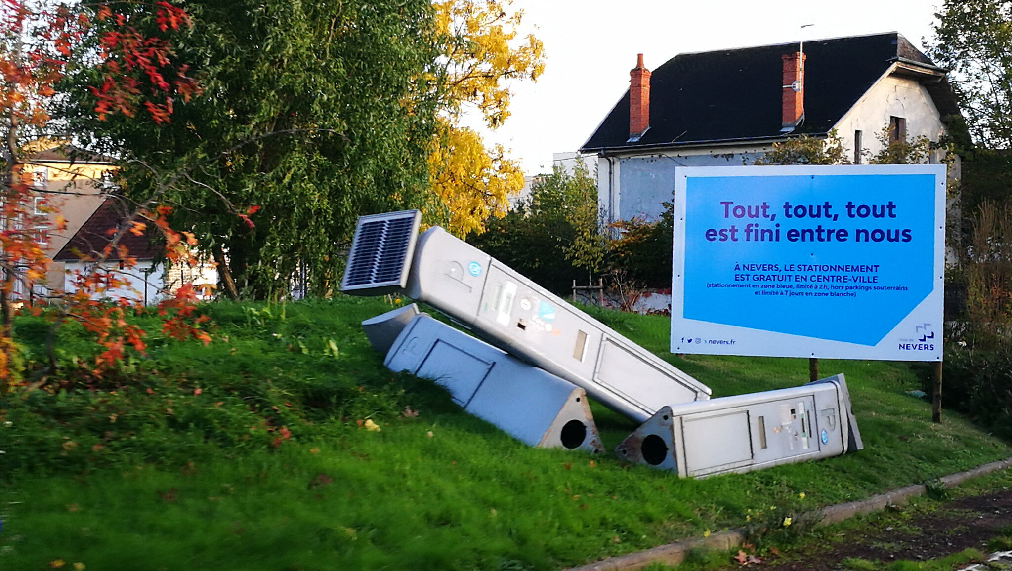 Nevers, rond-point horodateur