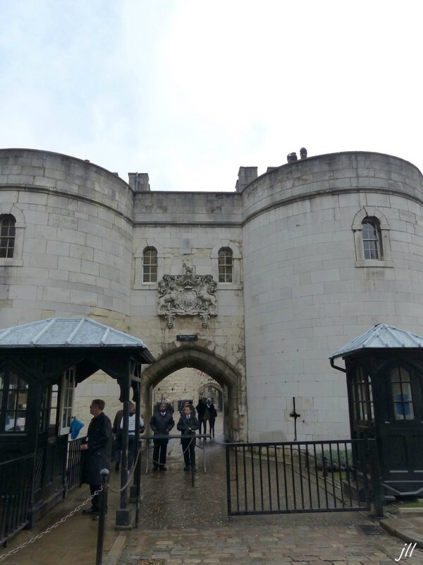 02 L'entrée principale de la tour de Londres