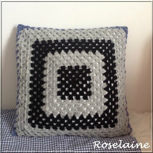 Roselaine coussin granny square