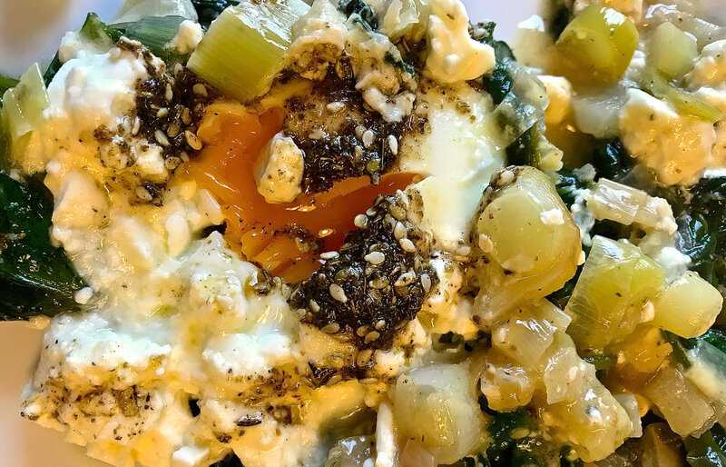 oeufs braisés aux poireaux et au zaatar