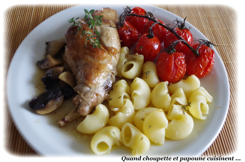 lapin au thym frais et champignons, tomates confites au four-
