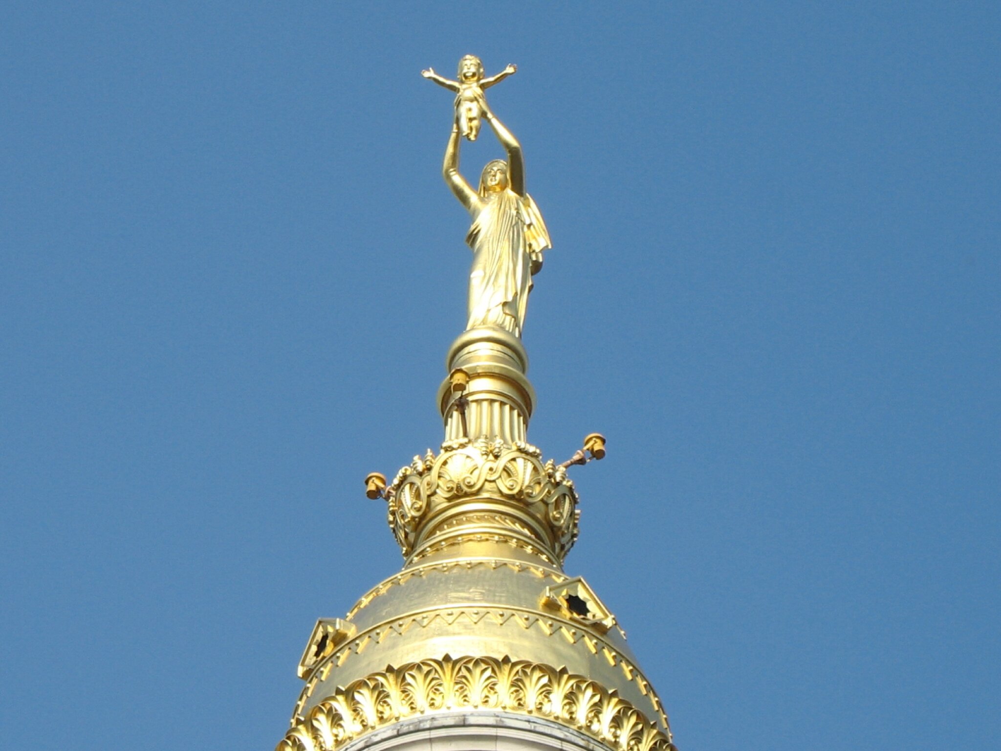 Albert, Basilique Notre-Dame de Brebières, la Vierge et l'enfant (80)