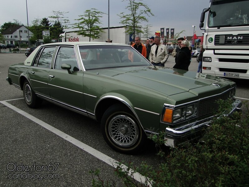 chevrolet-caprice-classic-sedan-1979-01