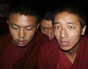 moine_tibetain_pas_content