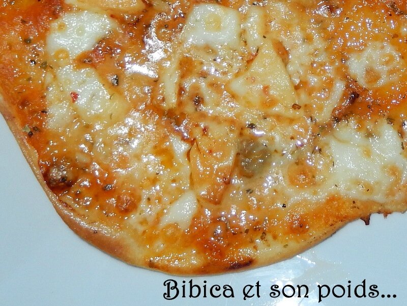 Pizza 3 fromages gros plan