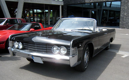 Lincoln_continental_convertible_01