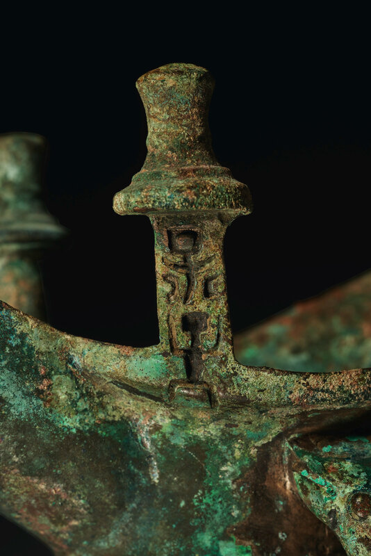 2020_NYR_18823_1507_004(a_rare_bronze_ritual_tripod_wine_vessel_jue_mid-western_zhou_dynasty_1112825)