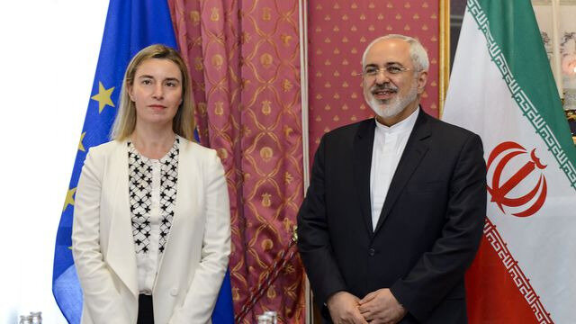 la-chef-de-la-diplomatie-de-l-union-europeenne-federica-mogherini-et-le-ministre-iranien-des-affaires-etrangeres-javad-zarif-a-lausanne-le-29-mars-2015_5310425