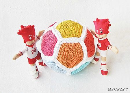 ballon pentagone au crochet mascotte suisse