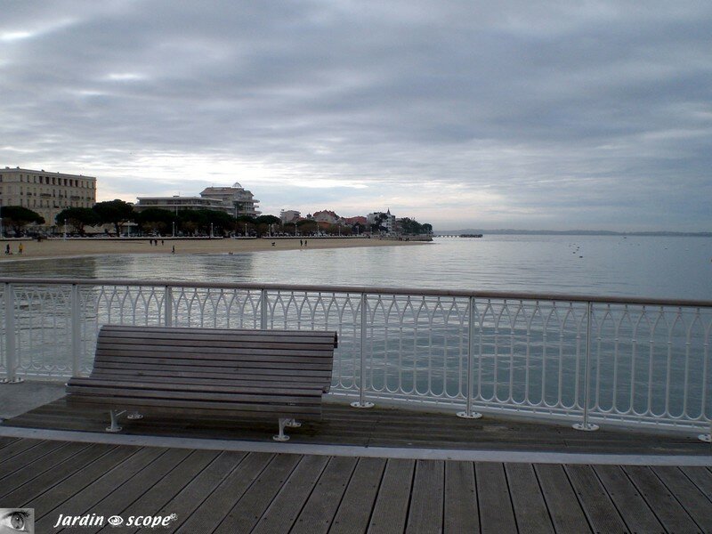 Banc sur la jetée Thiers en Arcachon (33)