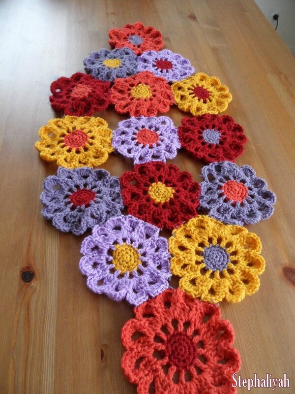 Chemin de table fleurs crochet -- 2