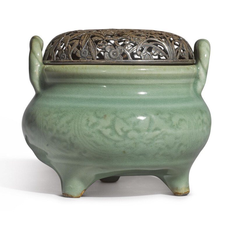 A 'Longquan' celadon-glazed tripod censer, Ming dynasty (1368-1644)