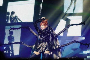 mylene_farmer_tour_2009_claude_gassian_004min