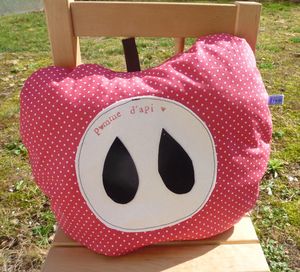 brodi_broda_coussin_pomme_rouge_fait_main_creation originale_pour_enfants