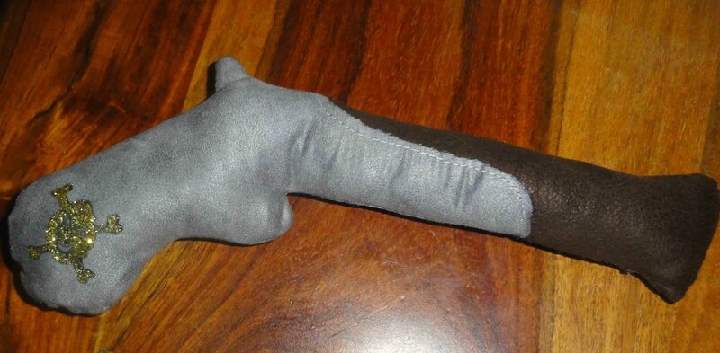 mousquet de pirate en tissu , handmade fabric pirate gun (2)