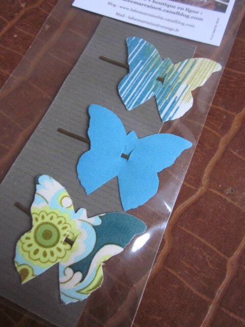 Carte de 3 pinces à cheveux papillon dont 1 turquoise, 1 en Liberty vert et 1 à stries bleu et vert