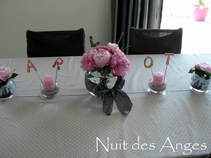 Nuit des anges décoratrice décoration de table baptême rose et gris 005