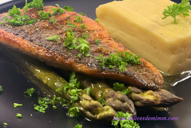 Filet de bar et asperges vertes à la meunière 4