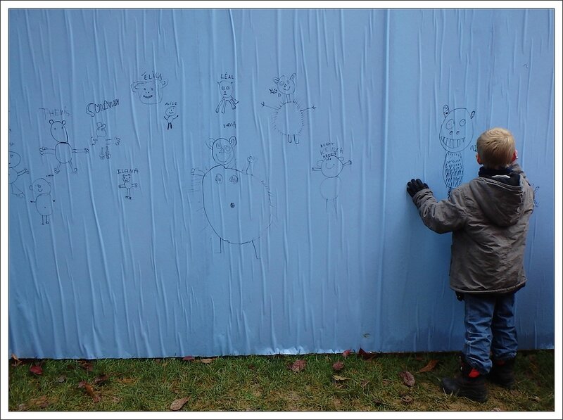 Montier enfants mur gorille 3