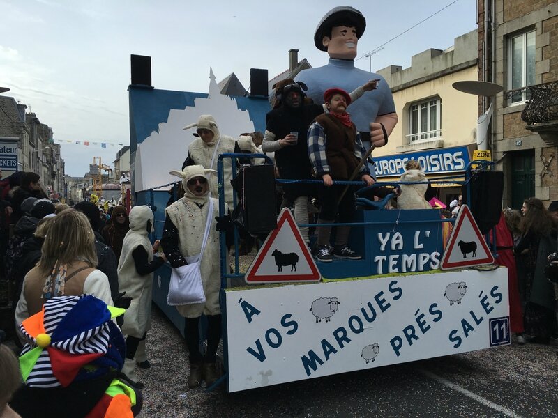 Carnaval de Granville la Grande Cavalcade dimanche 7 février 2016 char mouton prés salés rue Courraye