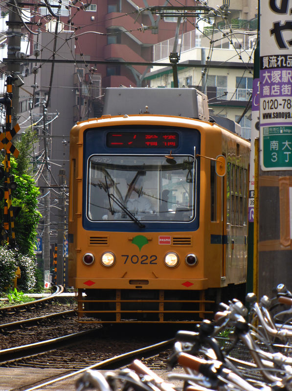 Toden 7000 (7022形) original yellow livery