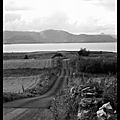 Scottish road on the isle of <b>Skye</b> / Route écossaise sur l'île de <b>Skye</b>
