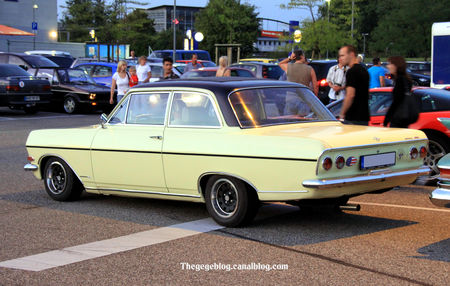 Opel_rekord_type_B_1900__Rencard_Burger_King_septembre_2011__02