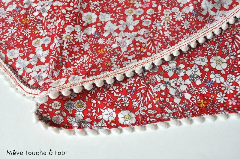 detail-foulard-maitresse-mini pompon-liberty