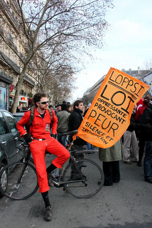 4_Manif_contre_loi_Loppsi_6824