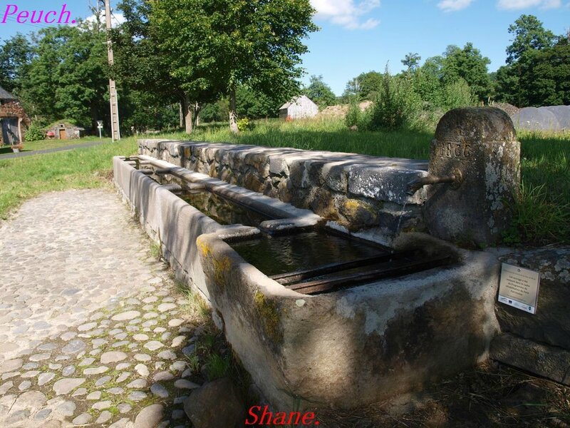 le 15-07-2014 fontaine-lavoir à Peuch (2)