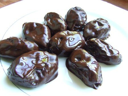 Pruneaux glacés au chocolat noir recettes Entremet amandin au pruneau