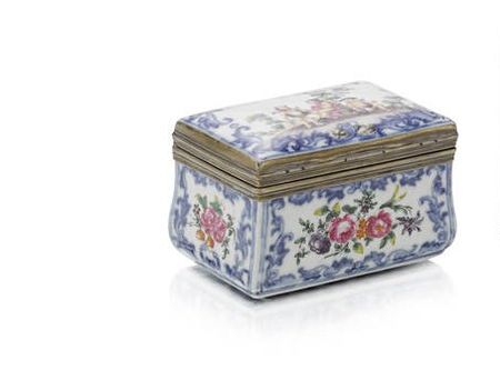 A_Chinese_famille_rose_silver_mounted_porcelain_rectangular_snuff_box__third_quarter_18th_century2