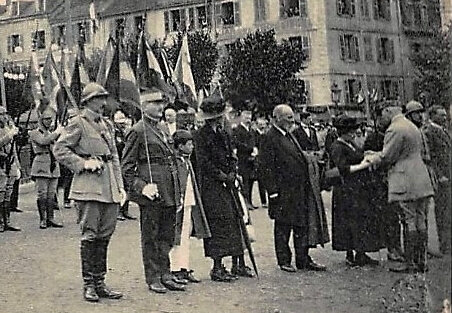 1920 07 04 Belfort CPA 7 Croix de guerre Pétain Remet Décoration posthume Femme XXR