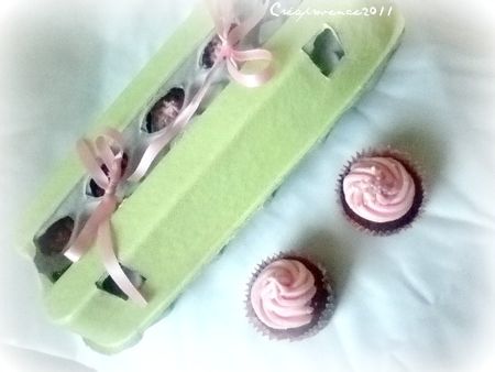 eggs_box_and_cupcakes