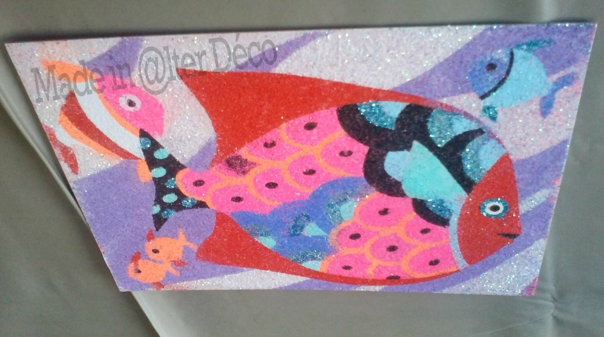 Art au numéro : poisson en sable coloré