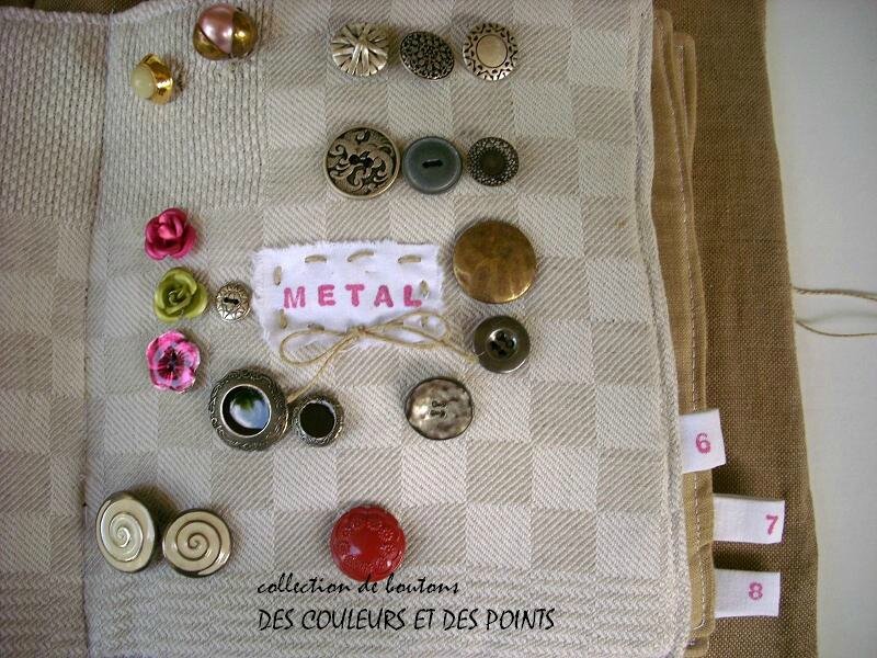 9 boutons de métal